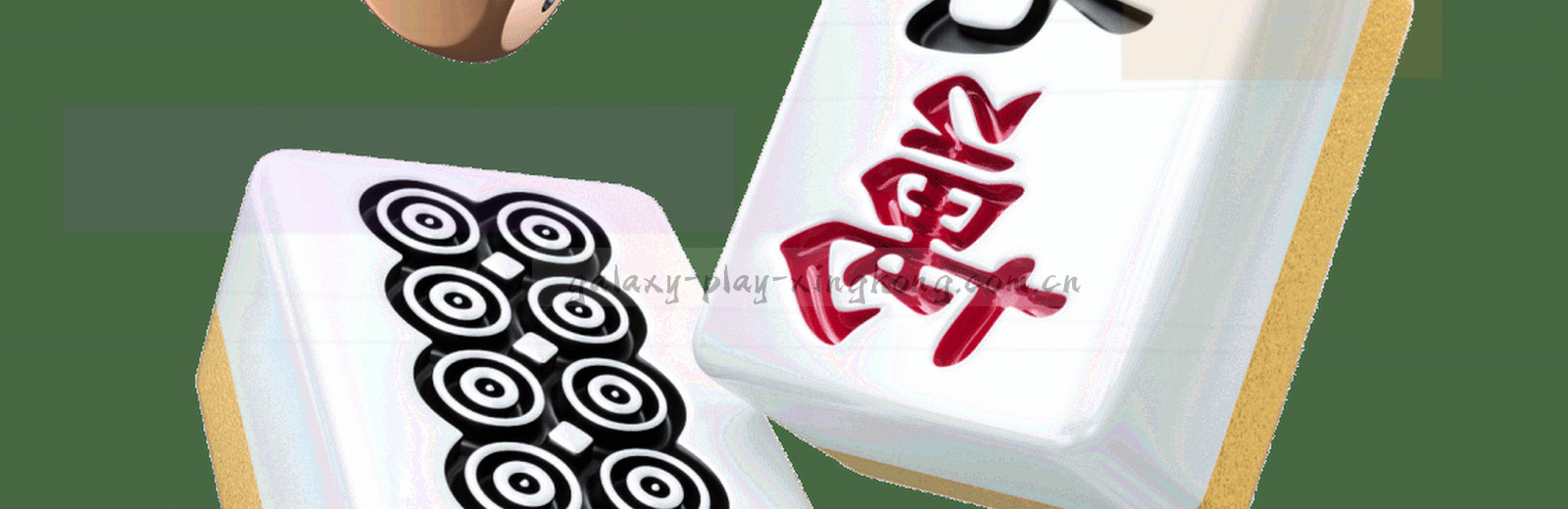 俯拍的球场白色边线与草地纹理，线条在画面中斜向延伸，色调偏冷